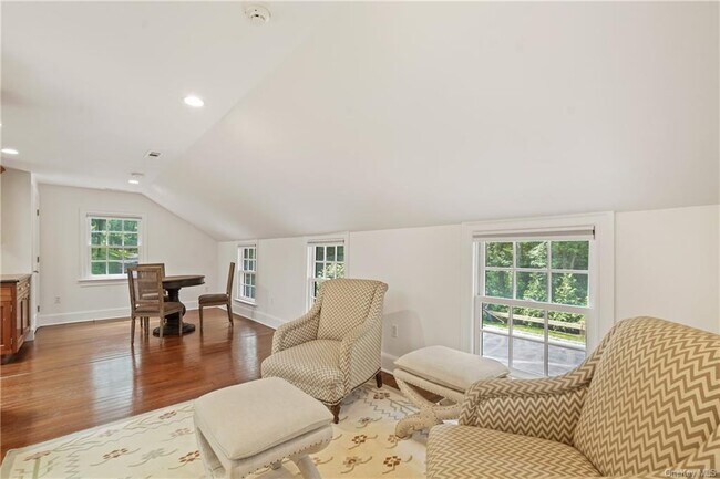 Building Photo - 140 Greenwich Rd