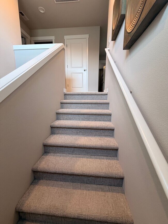 Building Photo - Model home! 4-bed 3-Bath Home on Moon MTN!