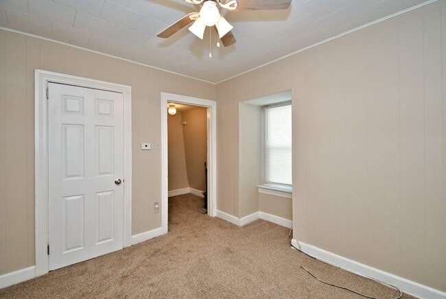 Building Photo - 563 King St