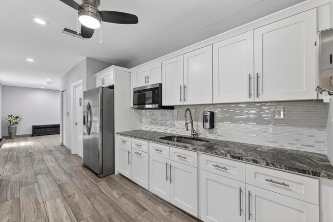 Building Photo - 3499 Oaks Way