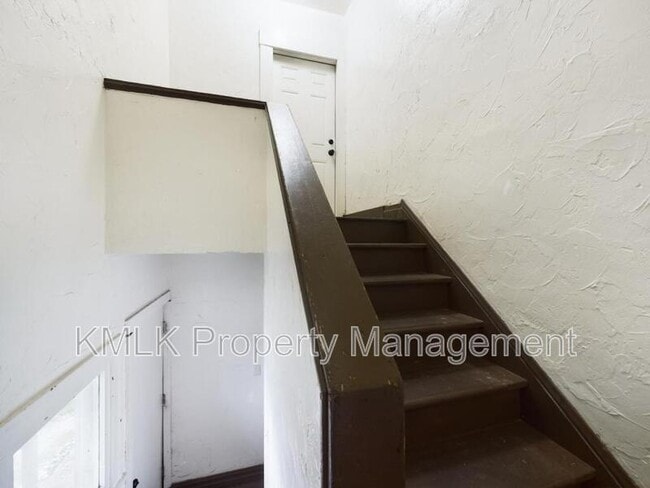 Building Photo - 539 Gage St