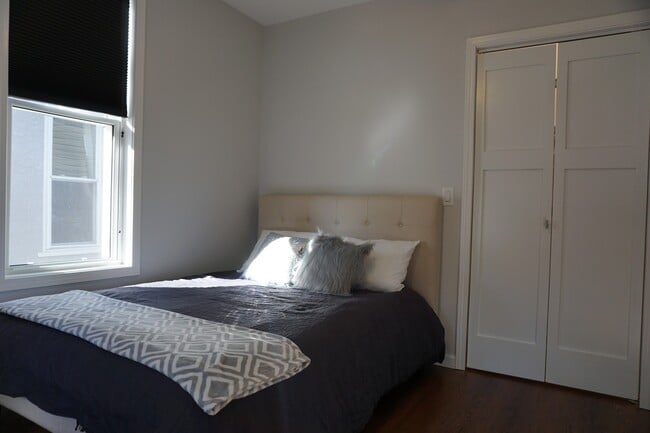 Building Photo - New modern 2 bed / 1 bath with fenced yard...