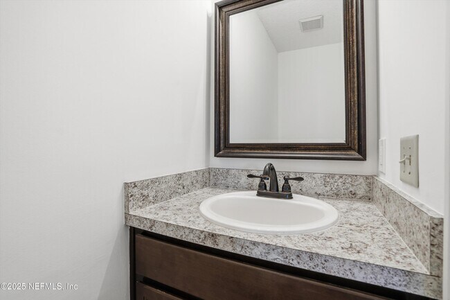 Building Photo - 11365 Tanager Dr S