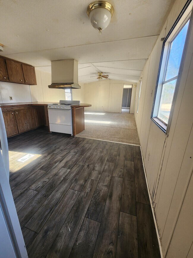 Building Photo - Small Rd Park