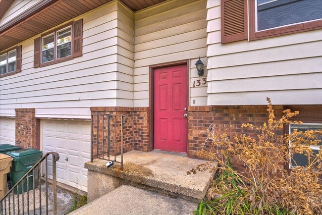 Building Photo - 1329/1331 S Thompson Dr