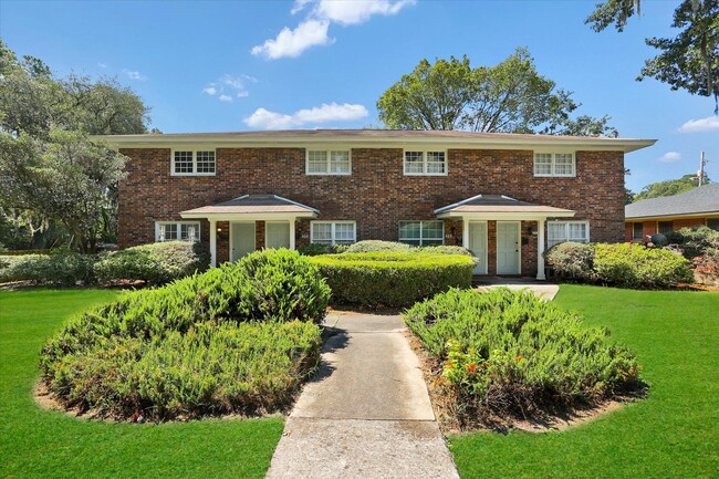 Building Photo - Newly Renovated Townhome near Ardsley!