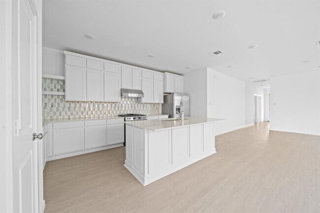 Building Photo - 6410 Laguna Terra Dr
