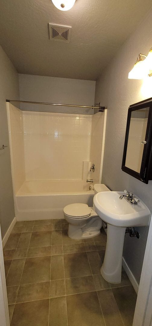 Building Photo - Charming home on quaint cul-de-sac!