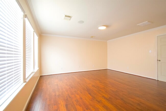 Building Photo - 15602 Waumsley Way