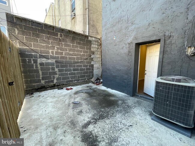 Building Photo - 2003 S 7th St