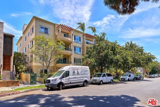 Building Photo - 2230 S Bentley Ave