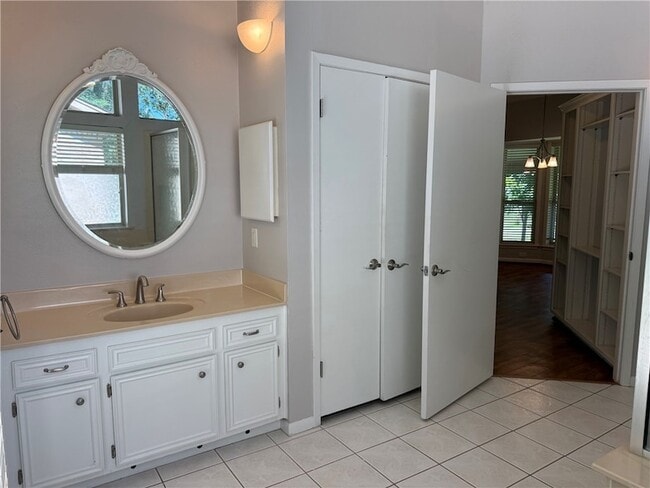 Building Photo - 6015 Los Robles Dr