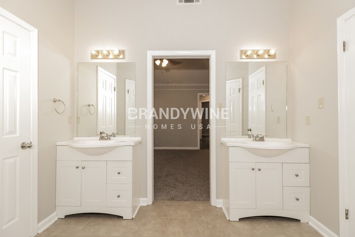 Building Photo - 5293 Shady Ridge Dr