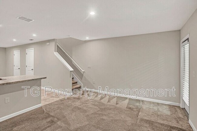 Building Photo - 5958 Creekside Crossing Dr