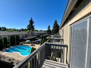 Building Photo - Scenic Lakeside Apartment for Rent - Federal Way