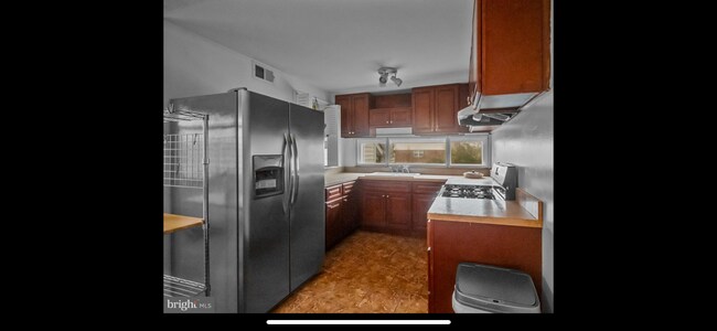 Building Photo - 21 Oakmont Dr