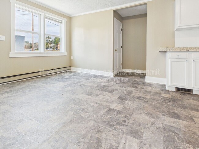 Building Photo - 2501 N Augusta St