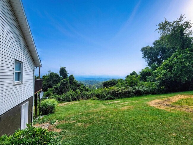 Building Photo - 2726 Stewartstown Rd