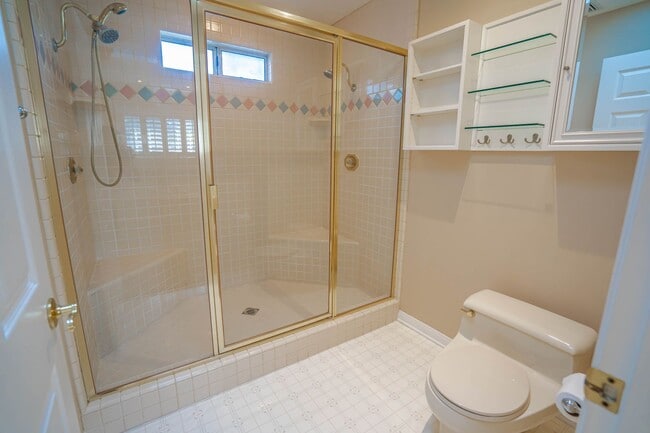 Building Photo - Valencia 4 Bedroom Home for Rent.