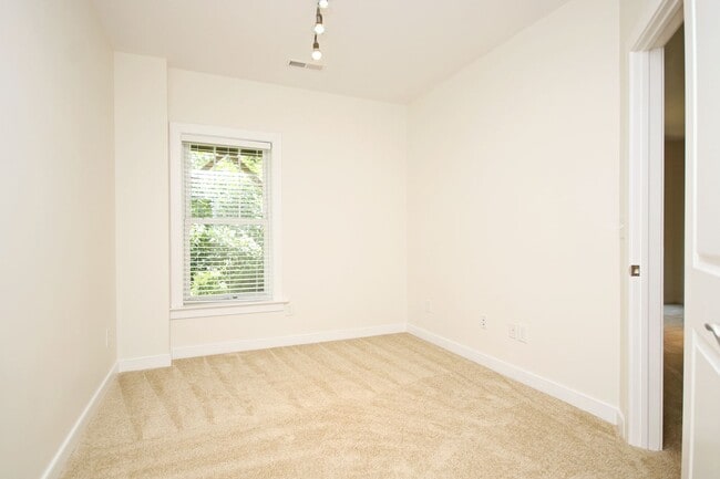 Building Photo - Dog-Friendly Brookwood Home Near UVA Medical Center & Downtown