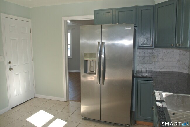 Building Photo - 492 W River St