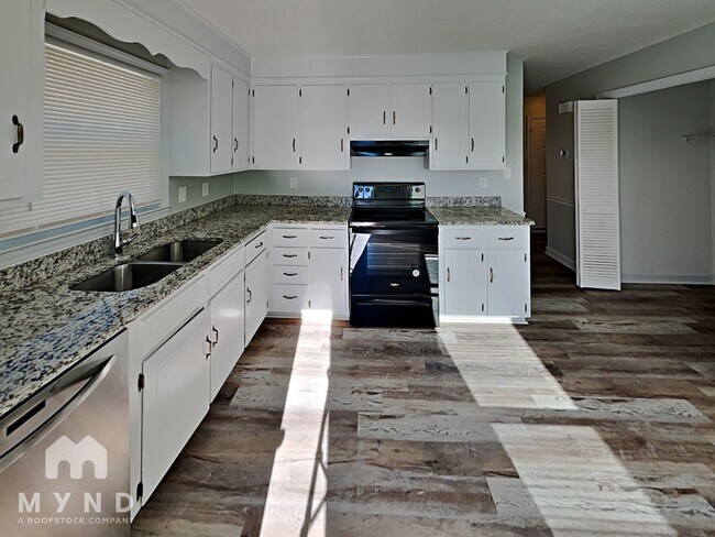 Building Photo - 7907 Red Lantern Rd