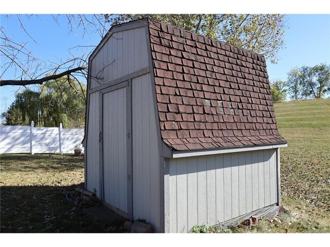 Building Photo - 1549 McIntosh Cir