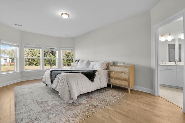 Building Photo - Spacious 5BR/3BA Home with Lagoon View on Quiet Cul-de-Sac!