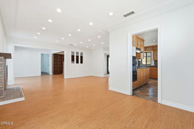 Building Photo - 1380 Rexford Ave