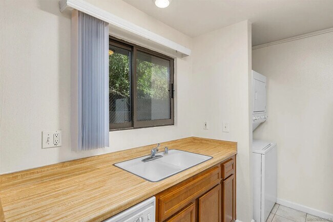 Building Photo - 6725 Mission Gorge Rd
