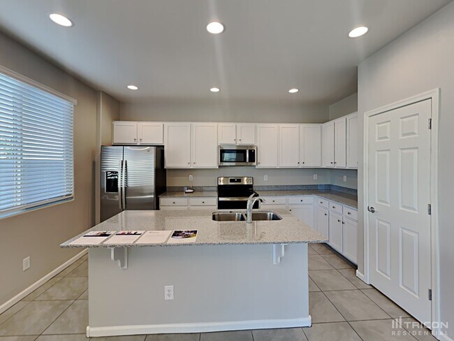 Building Photo - 8624 E Posada Ave
