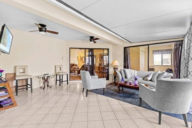 Building Photo - 2363 NW 13th Ct