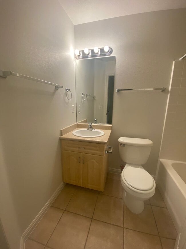 Building Photo - Woodbridge #48!! 3 Bed 2.5 Bath Home!