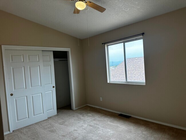 Building Photo - 800 Halter Dr SW