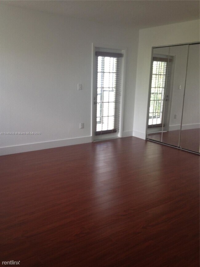 Building Photo - 3 br, 2 bath Condo - 16091 Blatt Blvd Apt 301