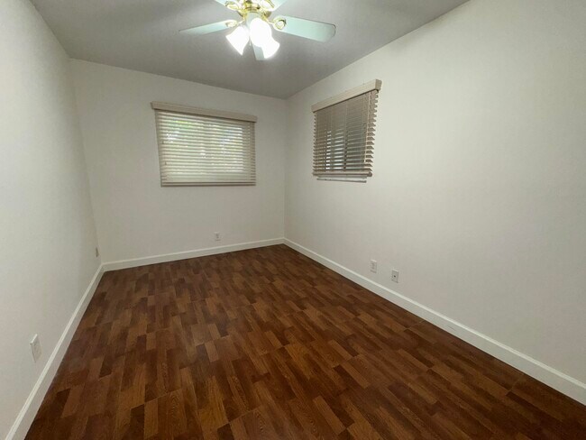 Building Photo - 6447 Parkview Dr