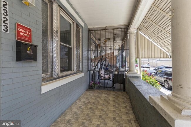 Building Photo - 2323 E Cambria St