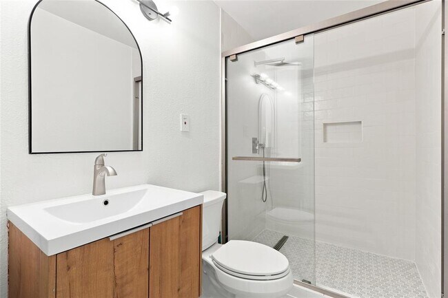 Building Photo - 3507 Vineland Dr
