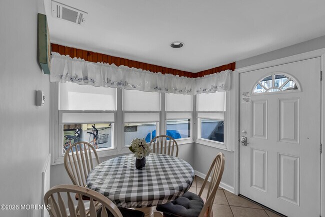 Building Photo - 21 Peterson Ln