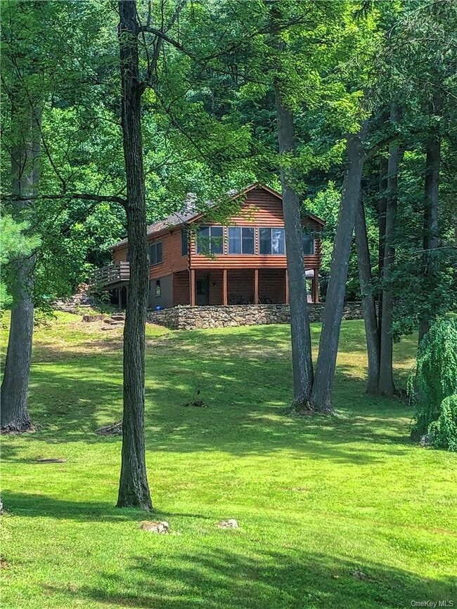 Building Photo - 559 Quaker Hill Rd