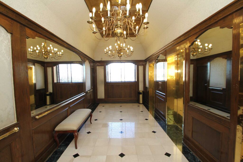 Penthouse Lobby - 10535 Wilshire Blvd