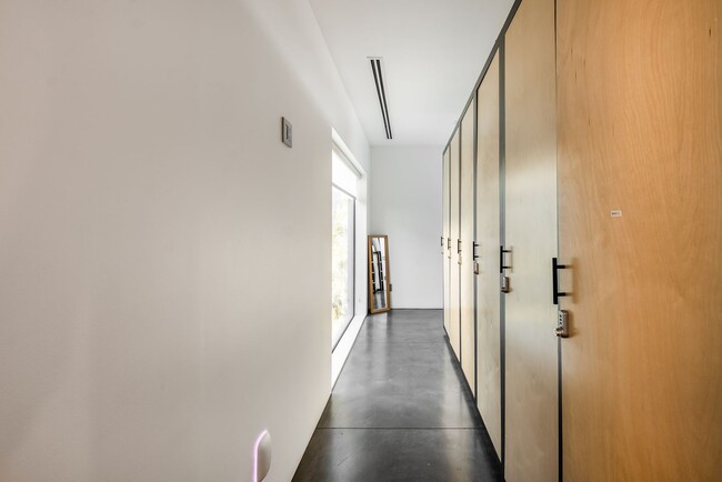 Building Photo - 2478 Penmar Ave