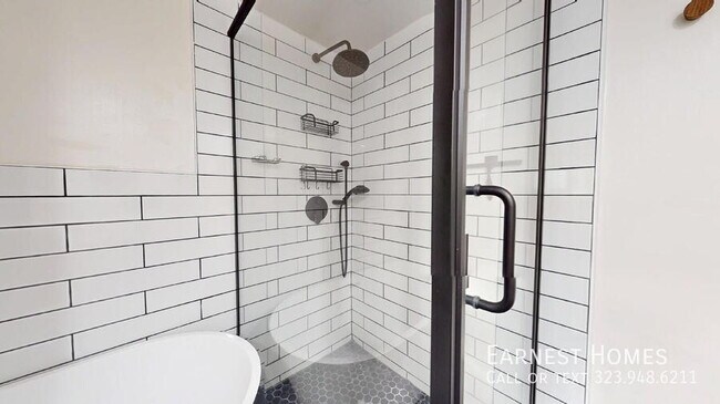 Building Photo - 6752 Hillpark Dr