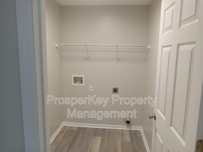 Building Photo - 721 Pine Hill Ct
