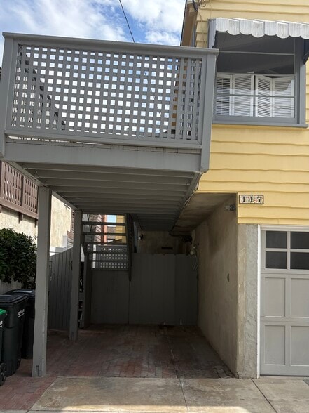 Building Photo - 117 Apolena Ave