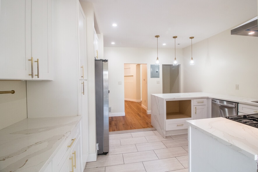 kitchen - 187-189 Littleton Ave