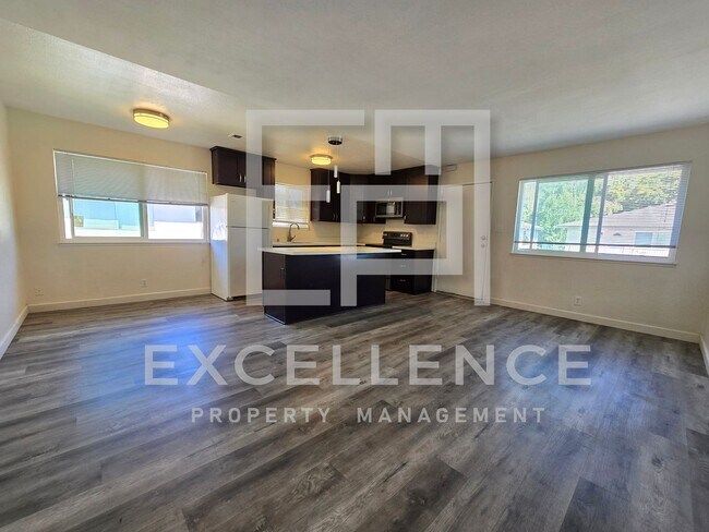 Building Photo - Fully Updated 2/1 Condo Upstairs - Pool, P...