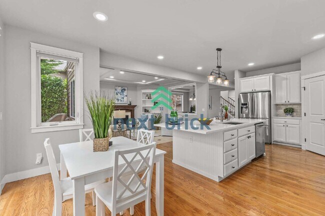Building Photo - Spacious 4-Bed, 4-Bath Retreat in Sammamish – 3300 Sq Ft of Comfort and Style!