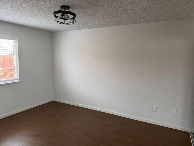 Building Photo - 5310-5312 Wallaby Way