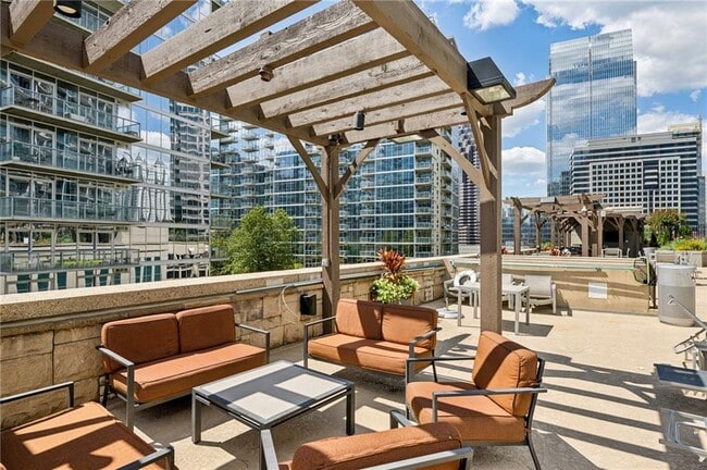 Building Photo - 1080 Peachtree St NE